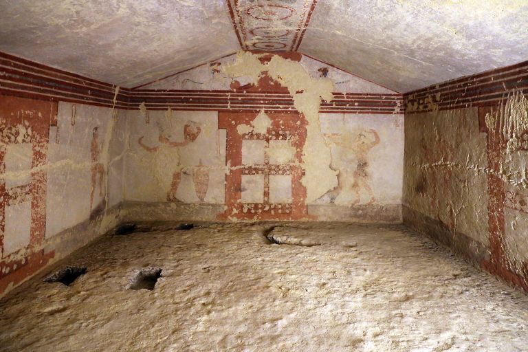 Affresco parietale della Tomba della Fustigazione nella necropoli etrusca dei Monterozzi a Tarquinia, databile al 490 a.C. circa